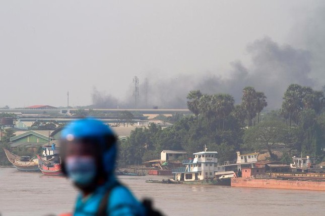 Bieu tinh o Myanmar: Vi sao ban bo thiet quan luat tai Yangon?-Hinh-11