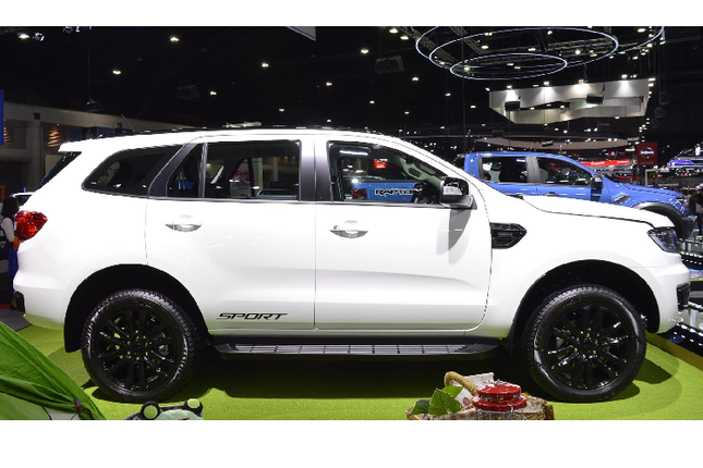 Can canh Ford Everest Sport 2020 hon 1 ty dong vua ra mat-Hinh-4