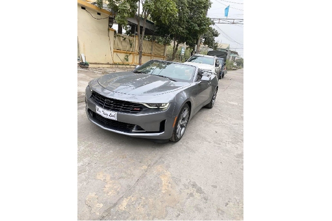 Doanh nhan Quang Ninh tang vo Chevrolet Camaro hon 3 ty-Hinh-3