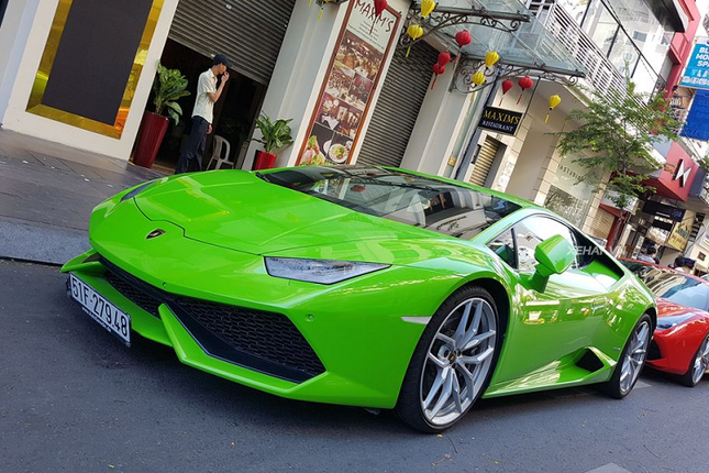 Thieu gia Phan Hoang cuoi sieu xe Lamborghini Huracan choi Tet-Hinh-6
