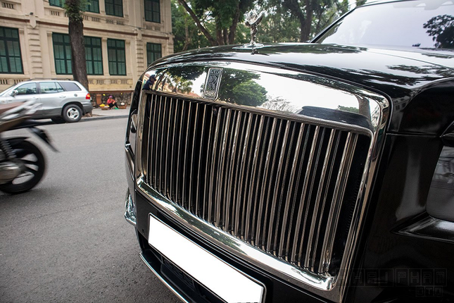 Rolls-Royce Cullinan 'do' Black Badge ca tinh giua Ha Noi-Hinh-3