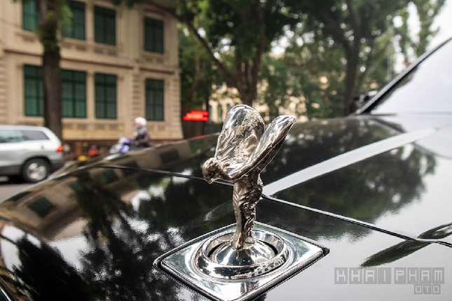 Rolls-Royce Cullinan 'do' Black Badge ca tinh giua Ha Noi-Hinh-4