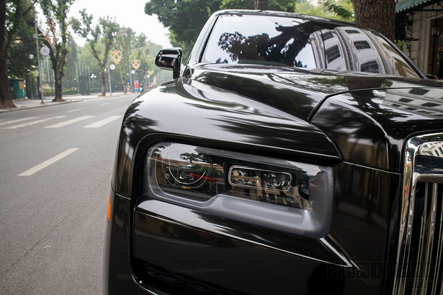 Rolls-Royce Cullinan 'do' Black Badge ca tinh giua Ha Noi-Hinh-7