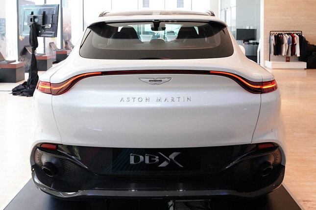 Can canh Aston Martin DBX V8 hon 15 ty dong-Hinh-11
