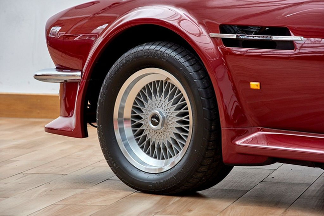Can canh xe co Aston Martin V8 Volante 1988 cua David Beckham-Hinh-3