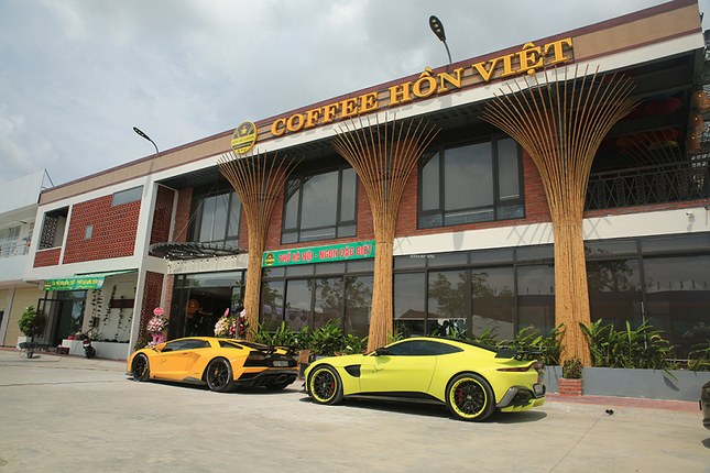 Dai gia Sai Gon mang 2 sieu xe Lamborghini Aventador S LP740-4 va Aston Martin V8 Vantage hon 60 ty ve Hai Duong-Hinh-10