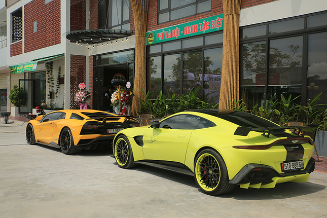 Dai gia Sai Gon mang 2 sieu xe Lamborghini Aventador S LP740-4 va Aston Martin V8 Vantage hon 60 ty ve Hai Duong-Hinh-7