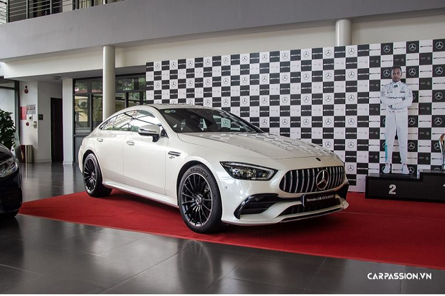 Can mat xe Mercedes-AMG GT 53 4Matic+ co gia hon 6 ty