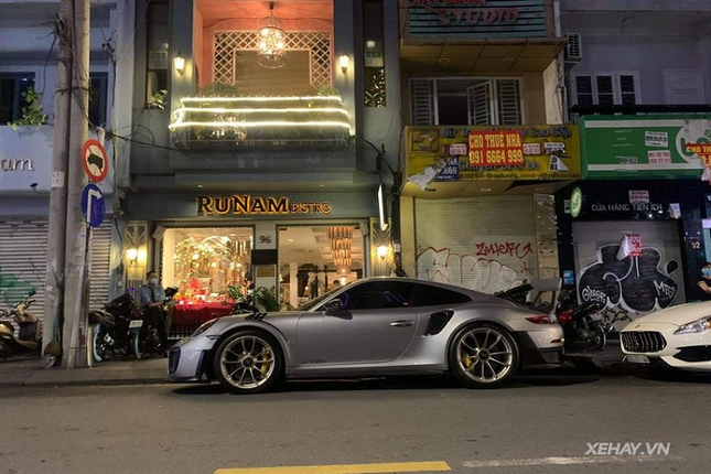 Tan muc sieu xe Porsche 911 GT2 RS gia gan 23 ty tai Sai Gon