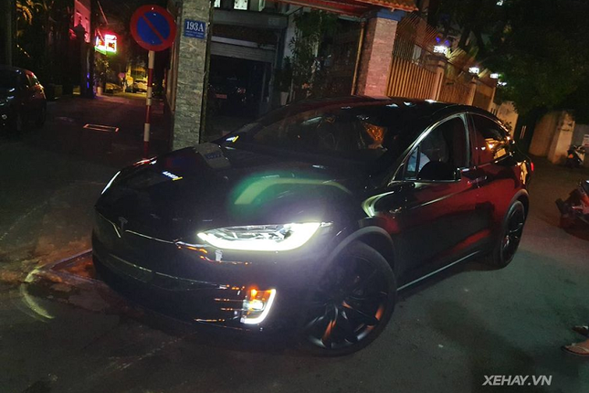 Dai gia Sai Gon chi 11 ty mua SUV dien Tesla Model X-Hinh-2