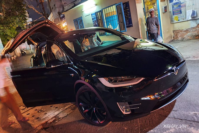 Dai gia Sai Gon chi 11 ty mua SUV dien Tesla Model X-Hinh-3