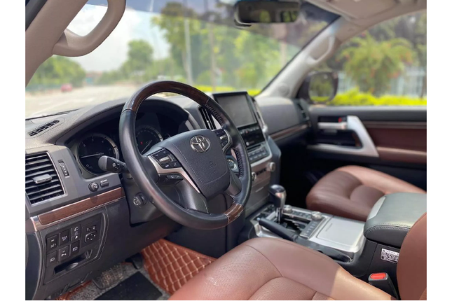 Can canh Toyota Land Cruiser 2018 nhap tu Nga co gia hon 6 ty-Hinh-4
