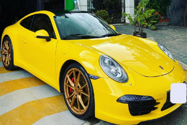 Ban gai CEO Tong Dong Khue khoe chia khoa Porsche hon 5 ty-Hinh-3