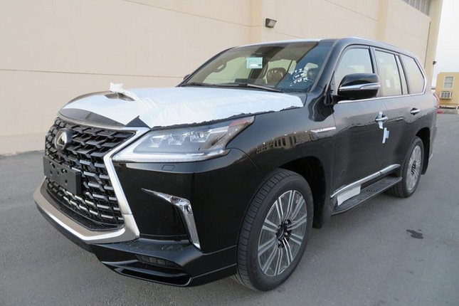 Can canh Lexus LX570 S gia gan 10 ty ve Viet Nam