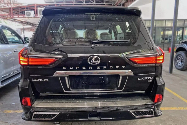 Can canh Lexus LX 570 Super Sport S gia hon 9 ty  dong-Hinh-3