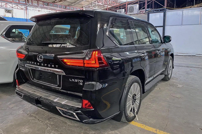 Can canh Lexus LX 570 Super Sport S gia hon 9 ty  dong-Hinh-4