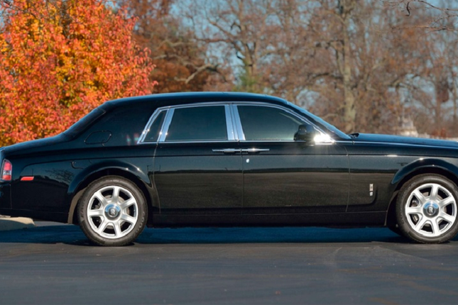 Rolls-Royce Phantom cua ong Donald Trump co gia khoang 300.000 USD-Hinh-2