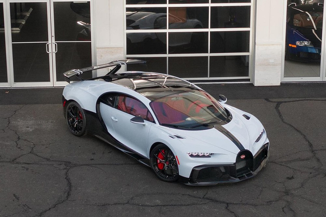Can canh Bugatti Chiron Pur Sport gia hon 80 ty dong
