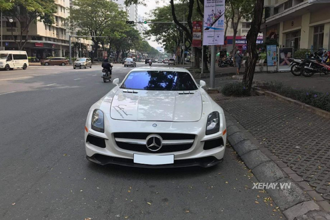 Ngam sieu pham Mercedes-AMG SLS hang hiem lan banh o Sai Gon-Hinh-5
