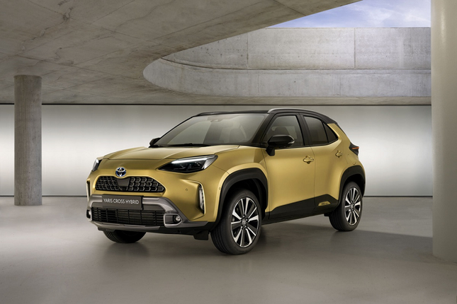 Can canh Toyota Yaris Cross Adventure 2021