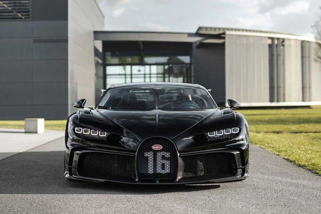 Can canh chiec Bugatti Chiron thu 300 xuat xuong-Hinh-3