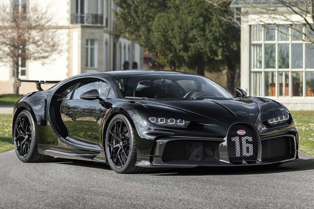 Can canh chiec Bugatti Chiron thu 300 xuat xuong