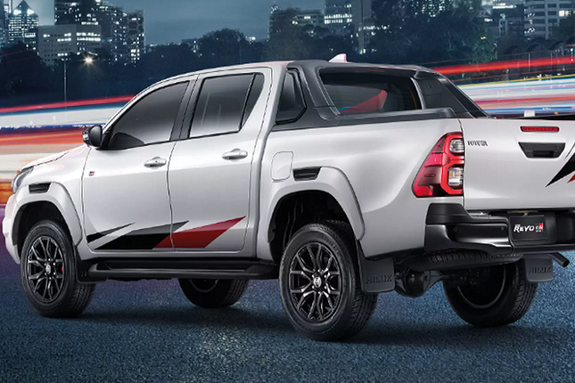 Can canh Toyota Hilux GR Sport 2022 sap ve Viet Nam-Hinh-2