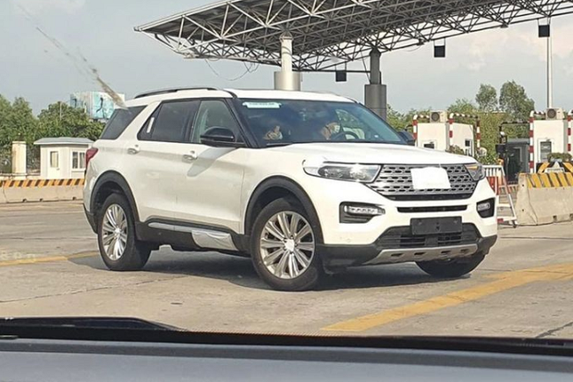 Can canh Ford Explorer 2022 gia hon 2,2 ty dong