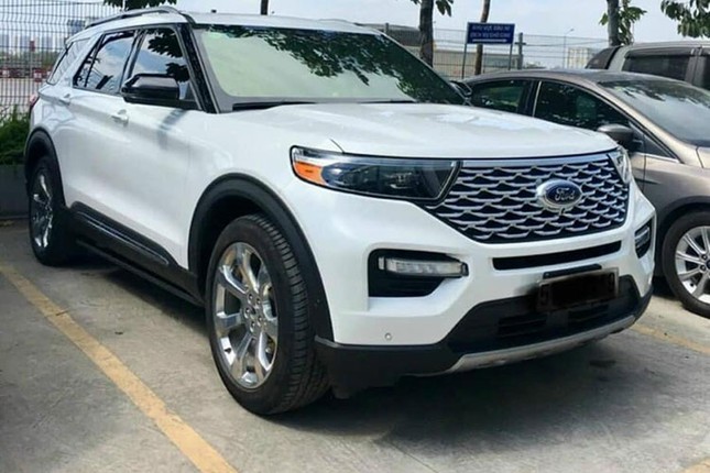 Can canh Ford Explorer 2022 gia hon 2,2 ty dong-Hinh-2