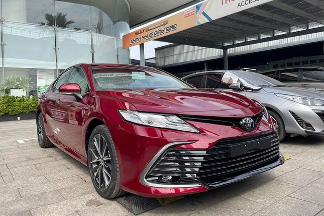 Can canh Toyota Camry 2022 truoc gio ra mat-Hinh-10