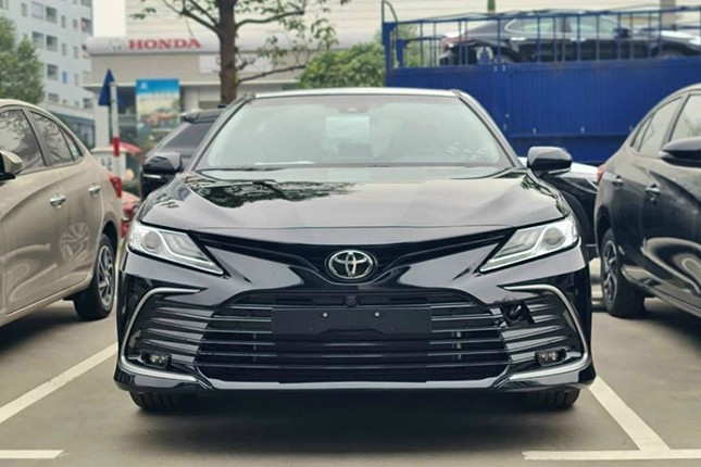 Can canh Toyota Camry 2022 truoc gio ra mat