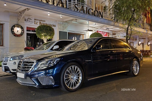 Cai canh Mercedes-AMG S65 W222 gia gan 13 ty dong tren duong pho TP HCM