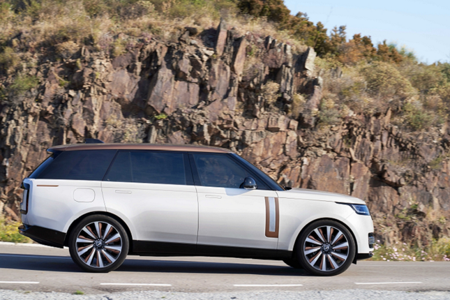 Can canh Range Rover SV 2022 gia tu 23 ty dong-Hinh-10