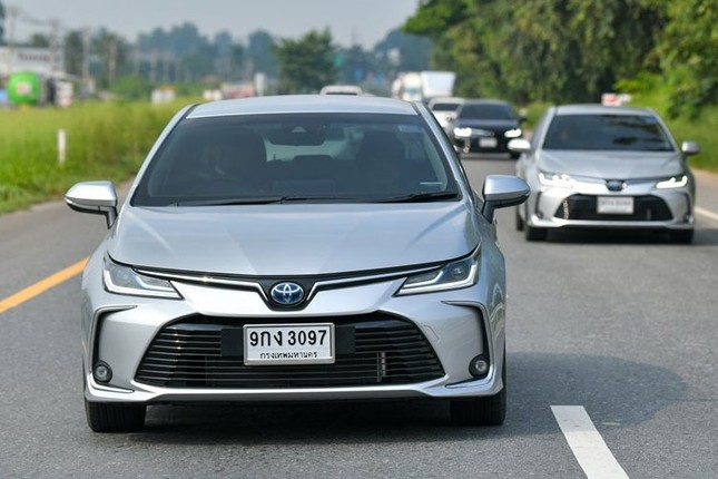 Toyota Corolla Altis 2022 sap ve Viet Nam, co ca dong co Hybrid
