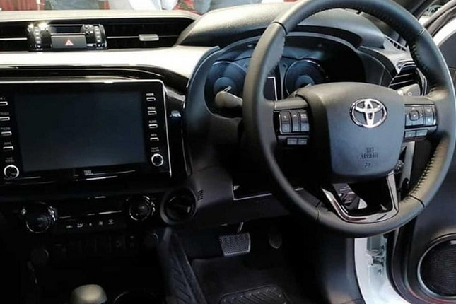 Chi tiet Toyota Hilux GR Sport 2022 may dau 2.8L-Hinh-10
