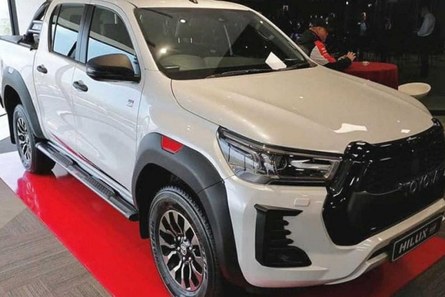 Chi tiet Toyota Hilux GR Sport 2022 may dau 2.8L-Hinh-2