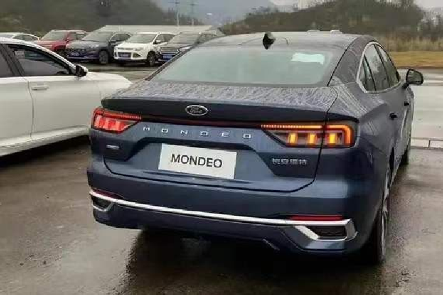 Chi tiet Ford Mondeo 2022 gia tu 700 trieu dong-Hinh-3