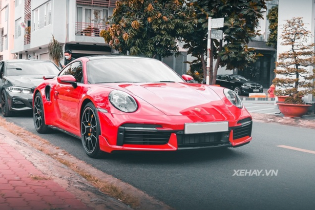 Can canh Porsche 911 Turbo S hon 15 ty co mau do doc nhat Viet Nam