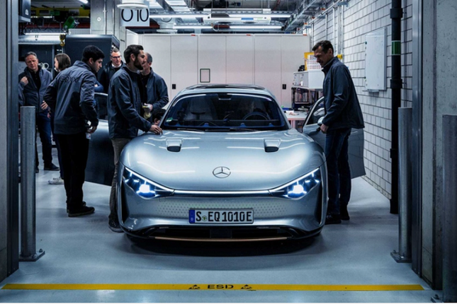 Cann canh Mercedes-Benz Vision EQXX 2023 chay hon 1.000km/lan sac-Hinh-6