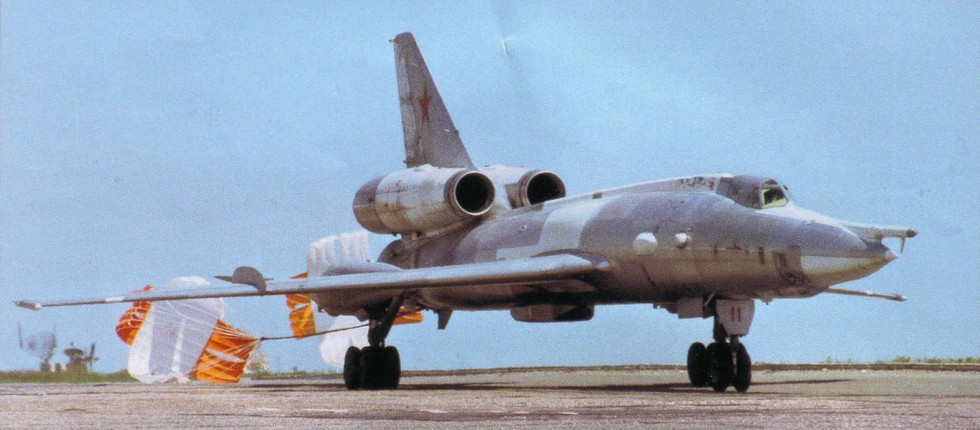 Vi sao phi cong Lien Xo tu choi dung may bay nem bom Tu-22?-Hinh-7