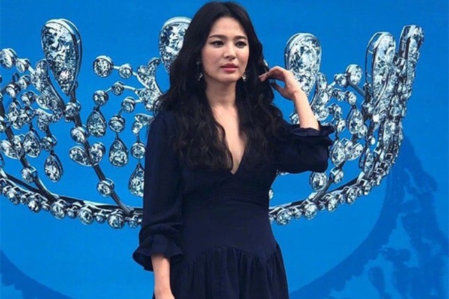 Song Hye Kyo dien vay xe sau khoe nguc hau ly hon-Hinh-7