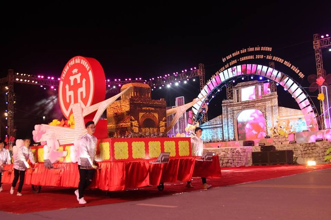 Anh: Hang nghin nguoi tham gia le hoi duong pho Carnaval Hai Duong-Hinh-10