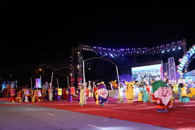Anh: Hang nghin nguoi tham gia le hoi duong pho Carnaval Hai Duong-Hinh-13