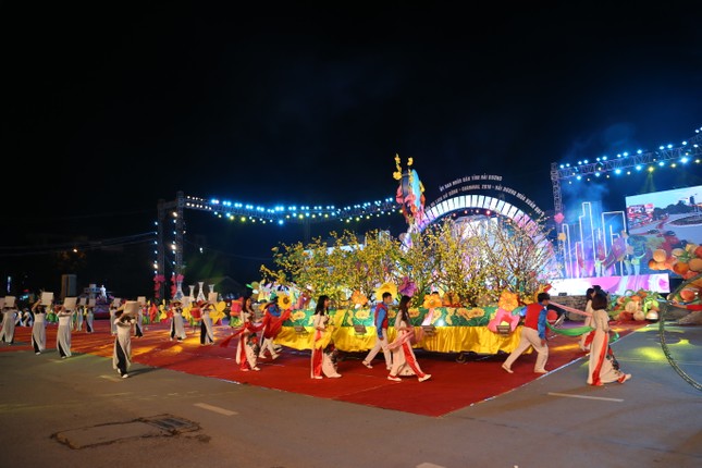 Anh: Hang nghin nguoi tham gia le hoi duong pho Carnaval Hai Duong-Hinh-9