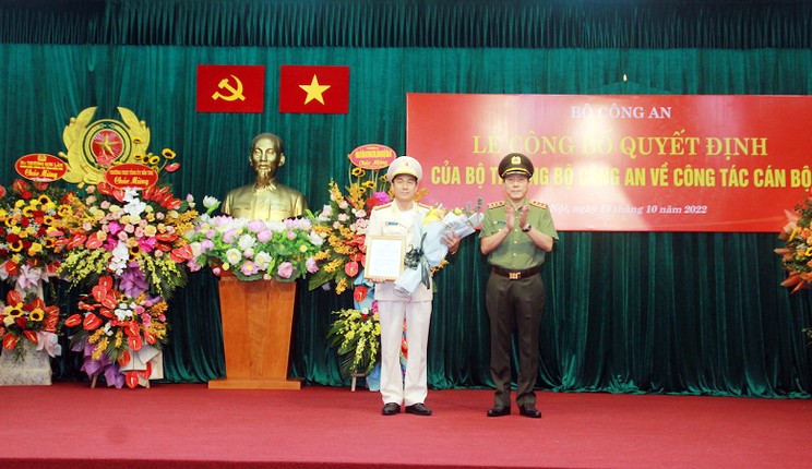 Dai ta Vo Hung Minh - Giam doc Cong an tinh Ben Tre lam Pho Cuc truong Cuc An ninh noi dia