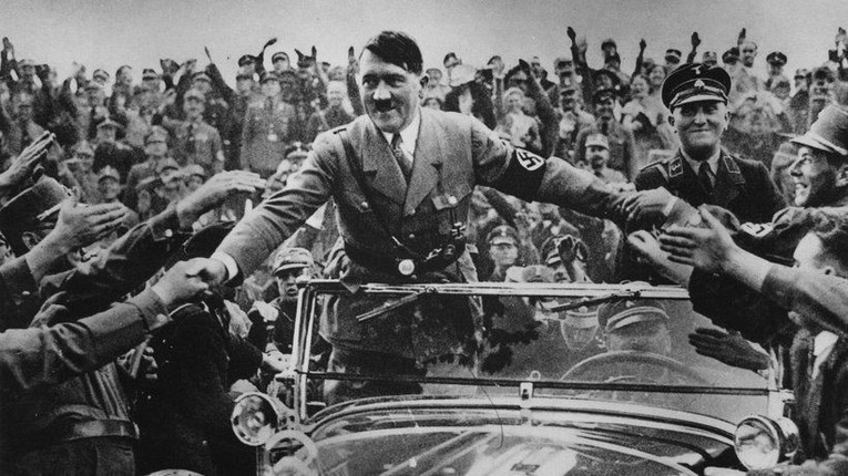 Cuc soc: Hitler tan sat hang trieu nguoi vi kha nang “yeu” kem?