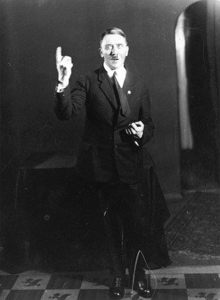 Hitler cung co nhung khoanh khac cuc 'ngo ngan'-Hinh-5