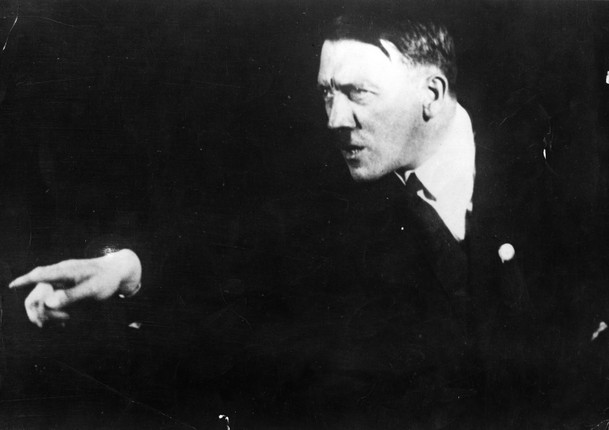 Hitler cung co nhung khoanh khac cuc 'ngo ngan'-Hinh-6