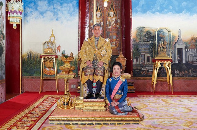 Chan dung Hoang quy phi duoc Vua Thai Lan phuc vi