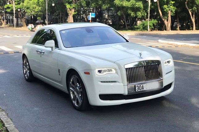 Rolls-Royce Ghost lan banh 8 nam duoc ban voi gia 10 ty